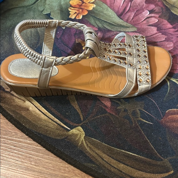 Super cute-Gold rhinestones and braided looped backs make these sandals a MUST!! - Picture 3 of 5